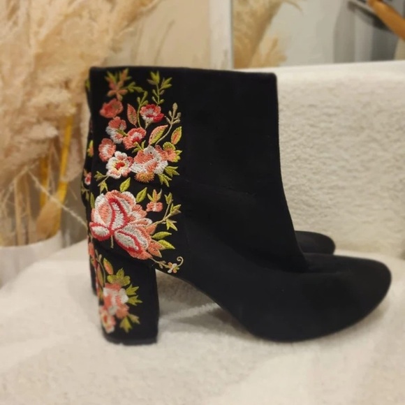 Marks & Spencer Black Floral Heeled Boots - Picture 2 of 5